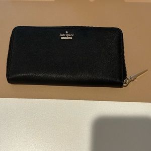 LIKE NEW Kate Spade Large Zip-around Continental Wallet